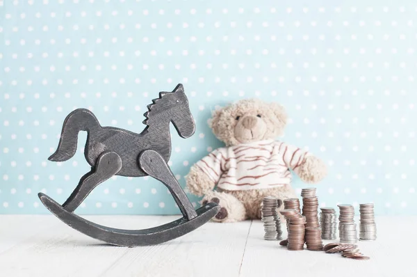 Toy horse, teddy bear and change — Stock Photo, Image