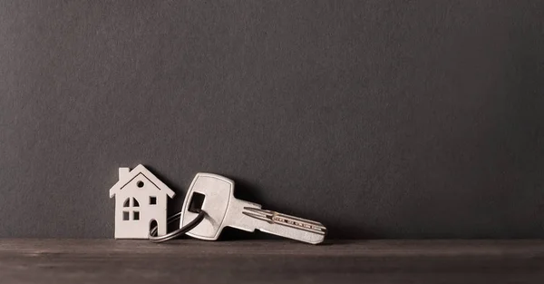 Hausschlüssel und Schlüsselanhänger — Stockfoto