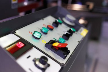 Metal işleme makine kontrol paneli. Seçici odak.