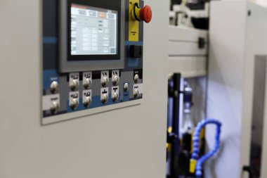 Cnc kontrol panelinden ön ile modern endüstriyel ekipman. Seçici odak.