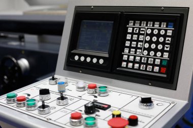 Bileme Makinası CNC kontrol paneli. Seçici odak.