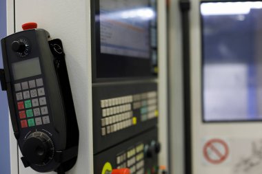 Kolye el ile uzaktan kumanda 4 eksen Cnc Torna çark ve Lcd ekran ile. Seçici odak.