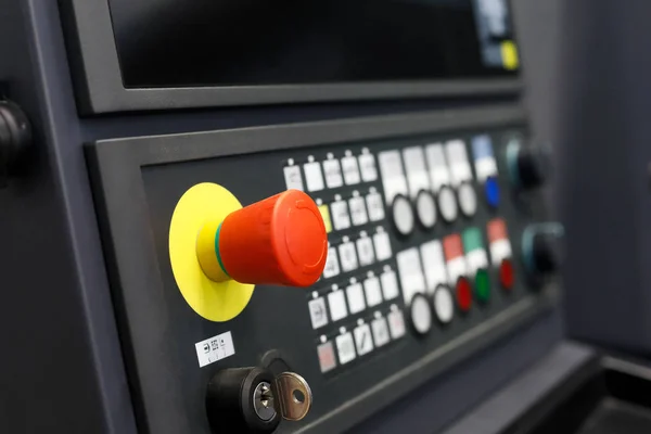 Metal işleme kontrol paneli CNC çalışan makine — Stok fotoğraf