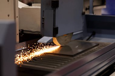 yüzey taşlama makinesinde metal plaka taşlama