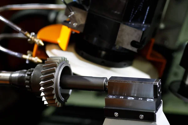 CNC forma de engrenagem máquina de moagem — Fotografia de Stock