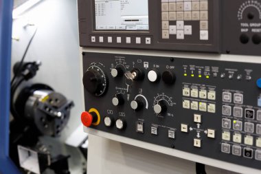 Cnc torna makinesi ile kontrol paneli