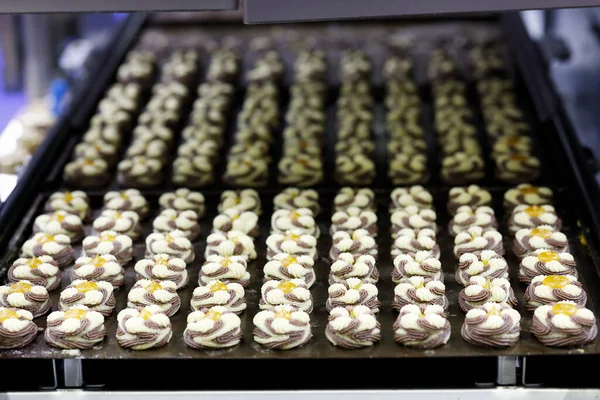Ligne Production Biscuits Avec Confiture Bicolore Laisse Tomber Les Biscuits — Photo