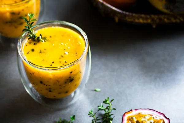 Mango Orange Passion Fruit Smoothie Lemon Thyme — Stock Photo, Image