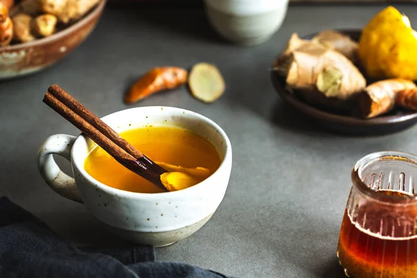 Fresh Turmeric Ginger Cinnamon Lemon Tea — Stock Photo, Image