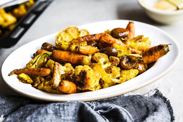 Roasted Cauliflower Baby Carrot Chestnut Turmeric Pepper Garlic — Stock Photo, Image