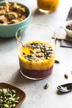 Mango, Chia ile mix çilek smoothie ile Passion meyve, Cacao n