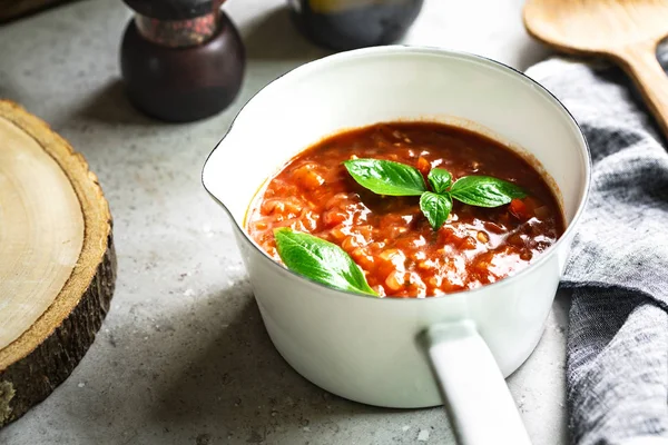 Домашний соус из вишневого помидора — стоковое фото