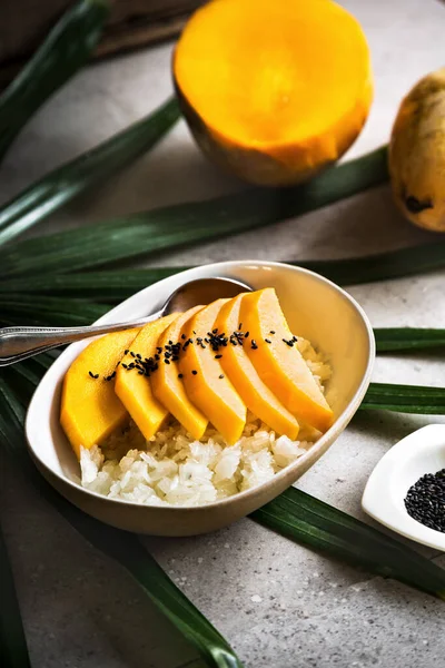 Čerstvé Mango Lepkavé Rýži Tradiční Thajský Dezert — Stock fotografie