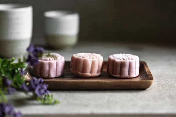 Torta Luna Color Pastello Con Pasta Soia Ripieno Uova Salate — Foto Stock