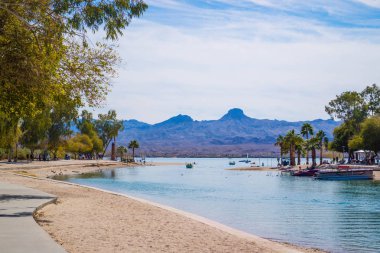 Havasu Gölü'ne, Arizona güneşli bir günde sakin rahatlamanızı