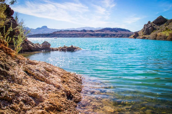 Dengeli Rock Koyu manzarasına bakan