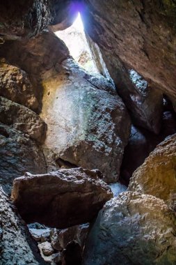 Pinnacles Milli Parkı, Kaliforniya balkon mağaranın girişini