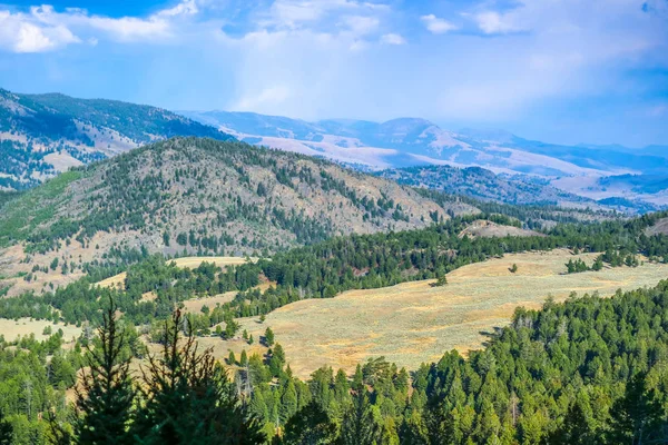怀俄明州黄石公园内美丽的自然景观 — 图库照片