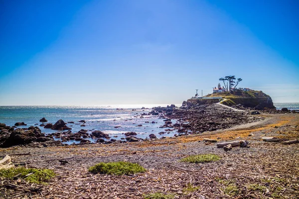 De vuurtoren van de batterij punt in Redwood nationale en Staatsparken, Californië — Stockfoto