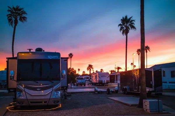 アリゾナ州メサスピリットでドラマチックな活気に満ちた夕日の風景 — ストック写真