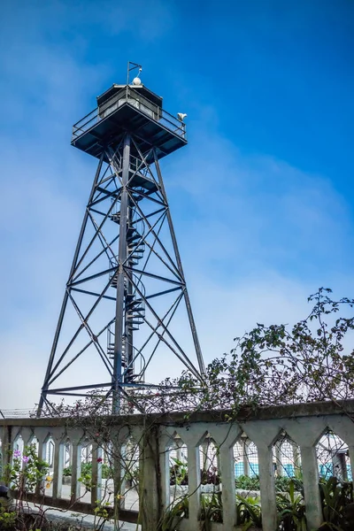Spiralna wieża strażnicza na wyspie Alcatraz — Zdjęcie stockowe