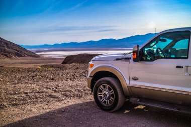 Ölüm Vadisi Milli Parkı 'nda ünlü Off-Road Ford araç
