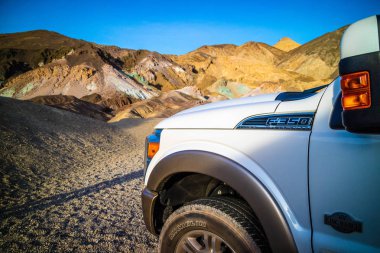 Ölüm Vadisi Milli Parkı 'nda ünlü Off-Road Ford araç