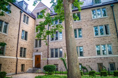 Notre Dame içinde bir yürüyüş alırken kampüs muhteşem bir görünüm