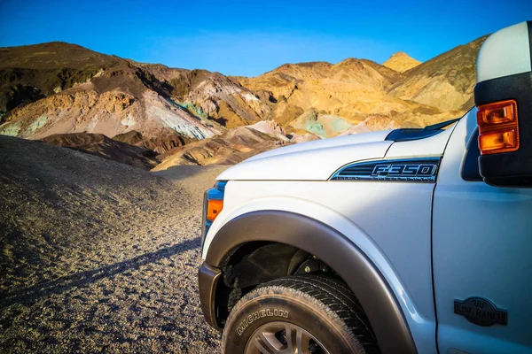 Proslulý terénní Ford auto v národním parku Death Valley — Stock fotografie