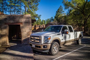 Bandelier Ulusal Anıtı ünlü off-road Ford araç