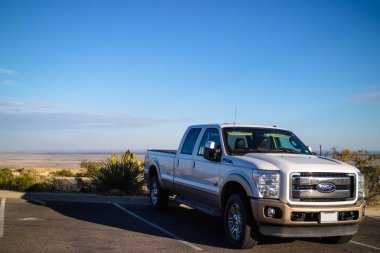 Carlsbad Mağarası Milli Parkı'ndaki ünlü off-road Ford aracı