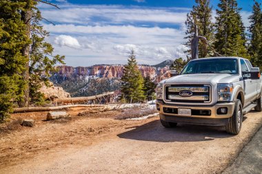 Bryce Canyon Ulusal Parkı ünlü off-road Ford araç, Utah