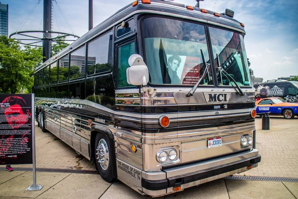 A touring bus once used for concert in Cleveland, Ohio — Stock Photo, Image