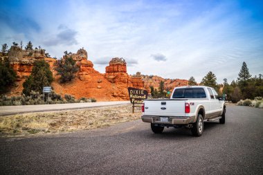 Red Canyon Dixie Ulusal Ormanı'ndaki ünlü off-road Ford aracı