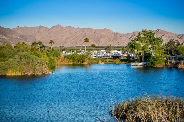 Un enorme estanque a lo largo de Yuma, Arizona —  Fotos de Stock