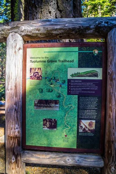 Una scheda descrittiva per il sentiero nel Parco Nazionale dello Yosemite, Tioga Road — Foto Stock