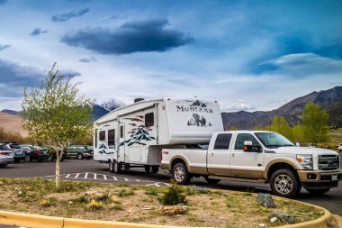 Great Sand Dunes Milli Parkı'ndaki ünlü off-road Ford aracı