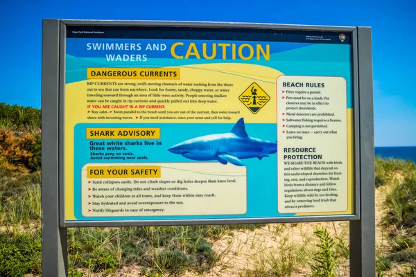 Zwemmers en Wader veiligheidsrichtlijnen in Cape Cod National Seashore — Stockfoto
