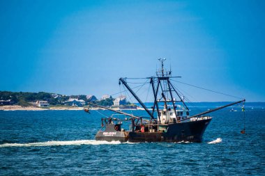 Cape Cod, Massachusetts'te büyük bir balıkçı teknesi