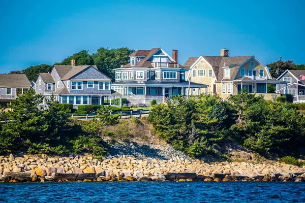 Cape Cod, Massachusetts'teki kasabaadasının bakan görünümü