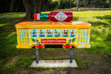 Avery Island, Louisiana'daki Tabasco Fabrikası ve Gıda Turu'na giden bir giriş yolu