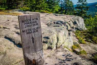Acadia Ulusal Parkı, Maine iz için bir açıklama tahtası