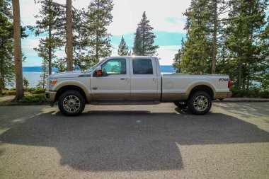 Yellowstone Ulusal Parkı, Wyoming ünlü off-road Ford araç