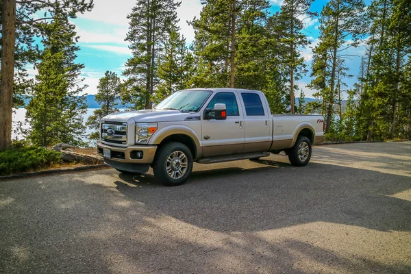Yellowstone Ulusal Parkı, Wyoming ünlü off-road Ford araç