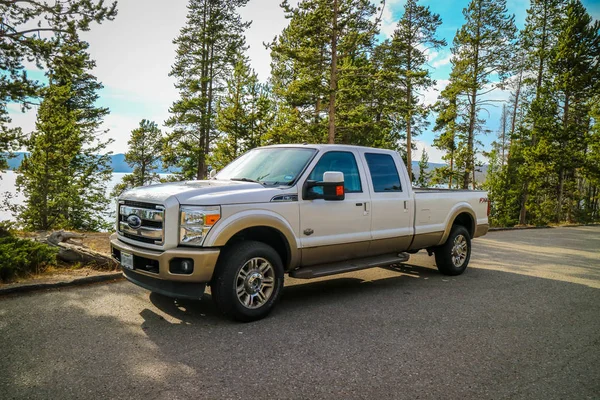 Yellowstone Ulusal Parkı, Wyoming ünlü off-road Ford araç