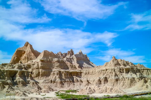 Paisaje rocoso del hermoso Parque Nacional Badlands, Dakota del Sur — Foto de Stock