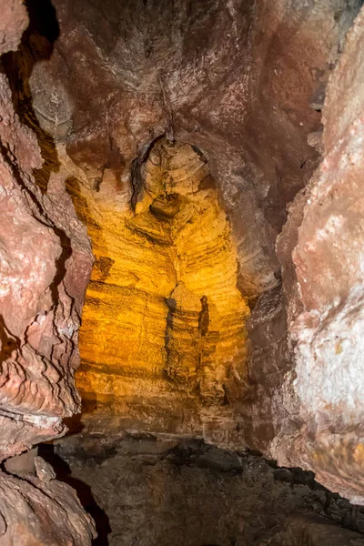 Boxovací práce geologická formace skal v národním parku větrné jeskyně v Jižní Dakotě — Stock fotografie