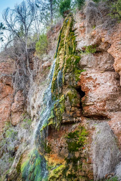 Una pequeña cascada en Freedom Trail en el Parque Nacional Wind Cave, Dakota del Sur —  Fotos de Stock