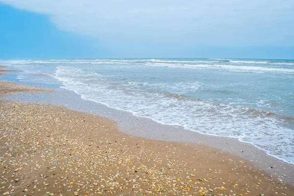 O frumoasă plajă moale și fină de nisip de-a lungul coastei golfului din South Padre Island, Texas — Fotografie, imagine de stoc