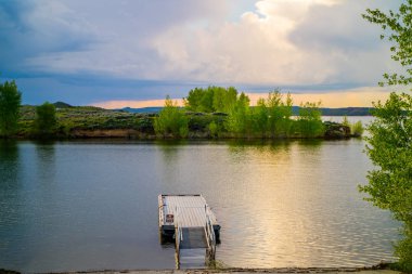 Mikesell Potts Eğlence Alanı, Wyoming 'de uzun bir sahil yürüyüşü.